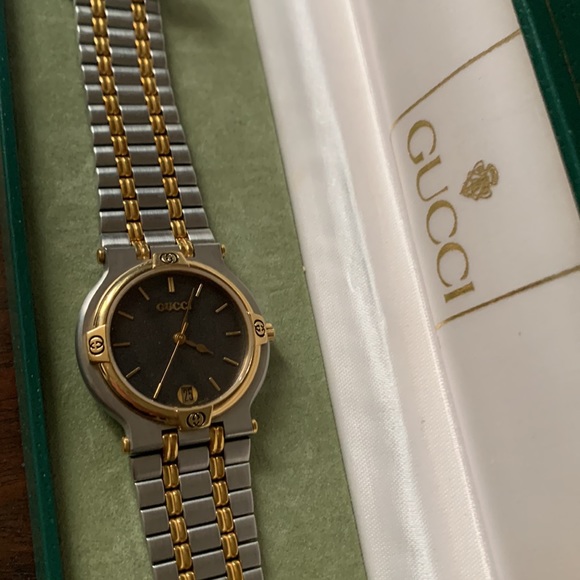 Gorgeous vintage Gucci watch. Feels like butter when on wrist! Make offer! - Picture 2 of 8